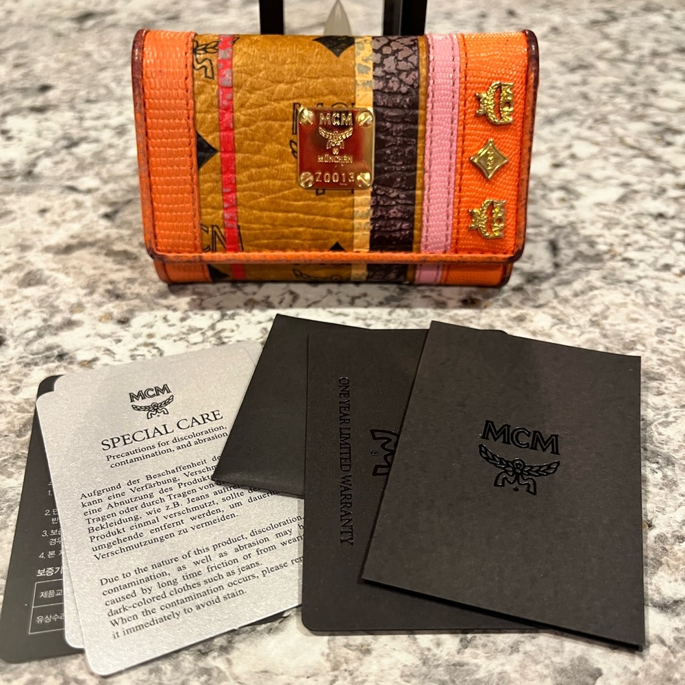 MCM Visetos Trifold Key holder Wallet